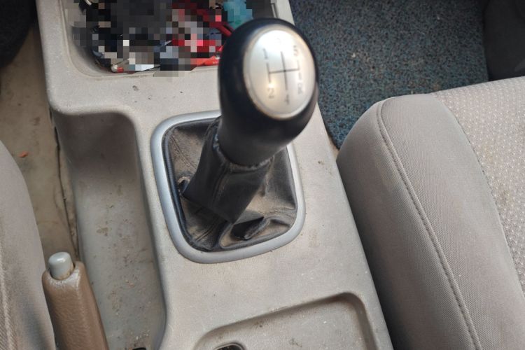 Used FORTHING Lingzhi 2016 V3 1.5L 7-Seater Luxury Model China IV Standard
