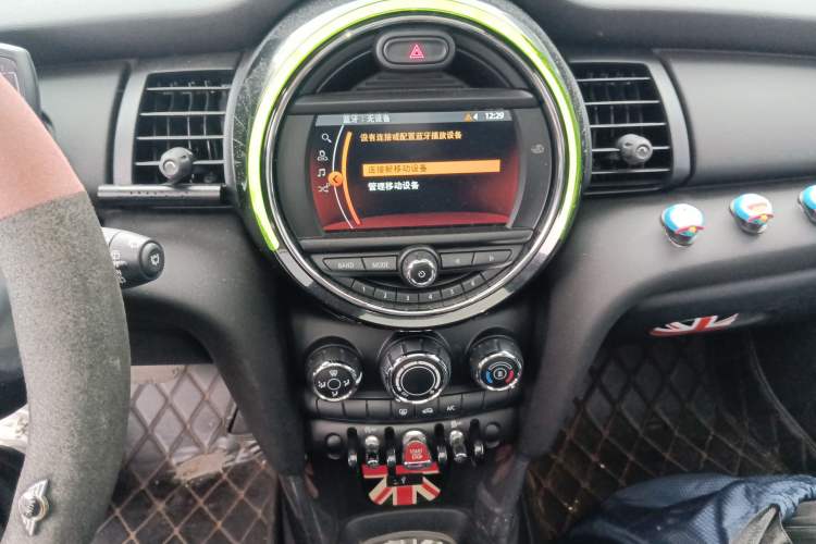 Used MINI 2018 1.5T ONE Five-Door Edition Audio And AC Panel