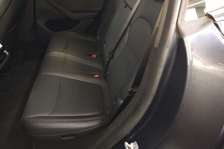 Used Tesla Model Y 2025 Long-Range All-Wheel-Drive Version
