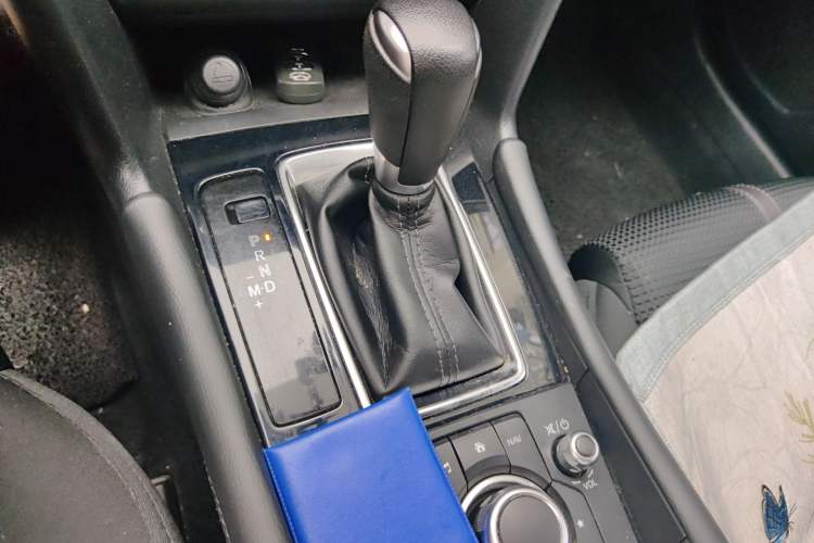 Used Mazda 3 Axela 2017 Sedan 1.5L Automatic Luxury Model Emission Standard China V