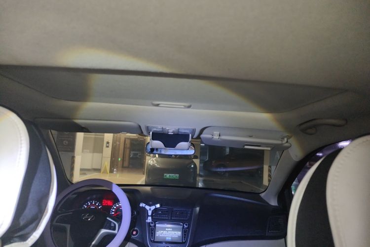 Used Hyundai Verna (older generation) 2014 1.4L Automatic Leading-Edge GLX Headliner