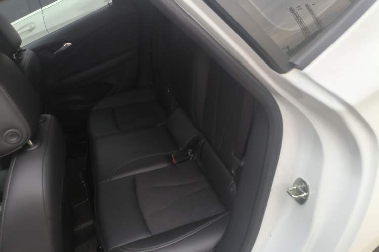 Used Buick Verano 2017 Sedan 20T Dual-Clutch Leading Model Left Rear Seat