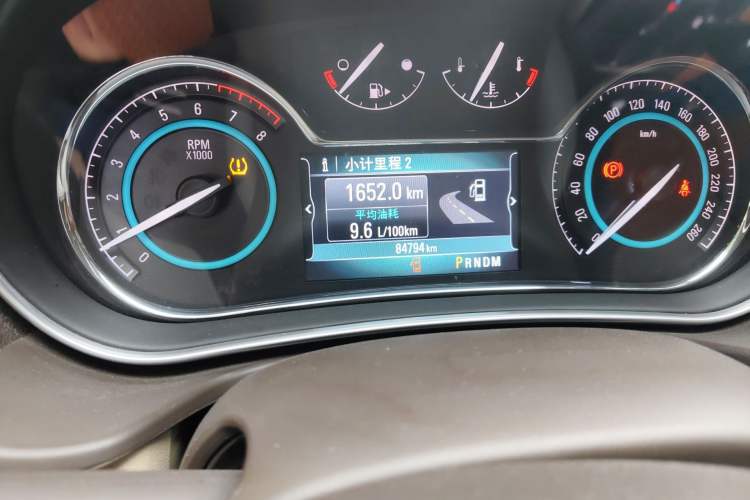 Used Buick Regal 2015 2.0L Elite Fashion Edition Odometer Close Up