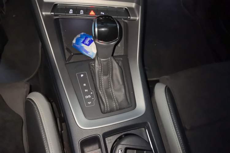 Used Audi Q3 2019 35 TFSI Advanced Dynamic Edition Gear Lever