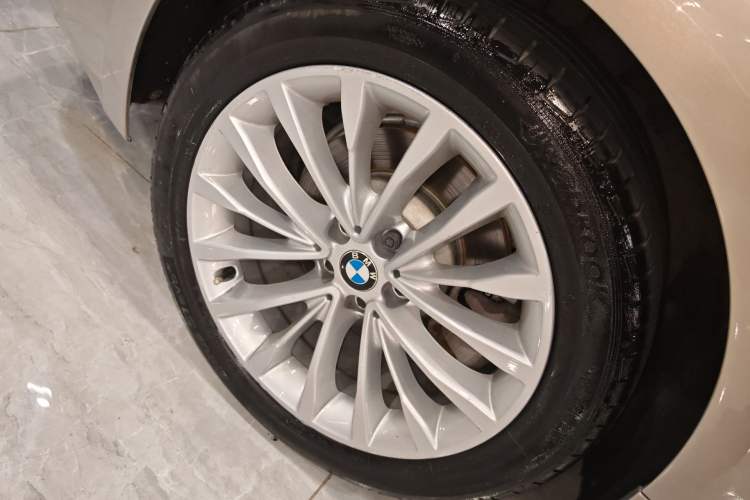 Used BMW 5 Series 2018 525Li Luxury Package Exterior 3