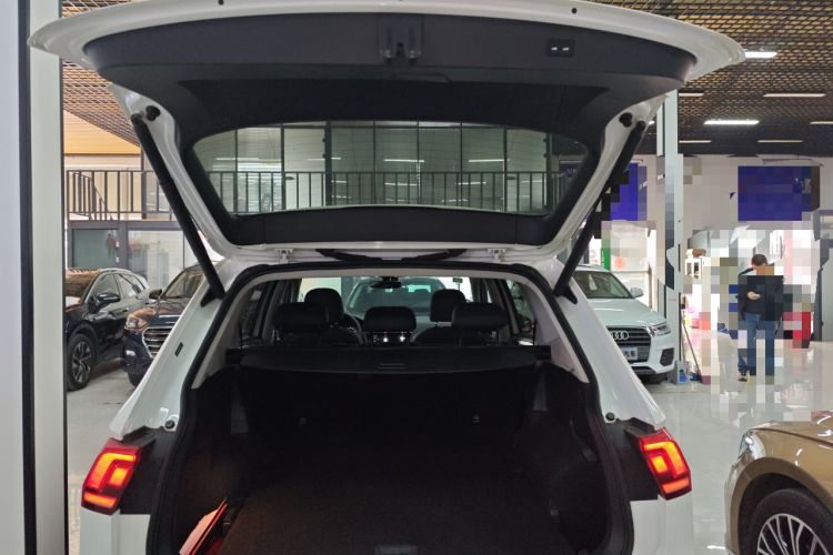 Used Volkswagen Tiguan L 2019 330TSI Automatic Two-Wheel Drive Smart Luxury Version China VI Standard
