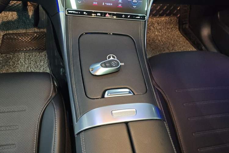 Used Mercedes-Benz C-Class 2023 Second Facelift C 260 L Sport Edition Gear Lever