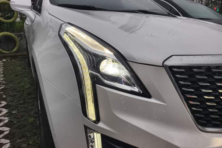 Used Cadillac XT5 2023 2.0T Two-Wheel-Drive Fashion Edition Right Front Headlight