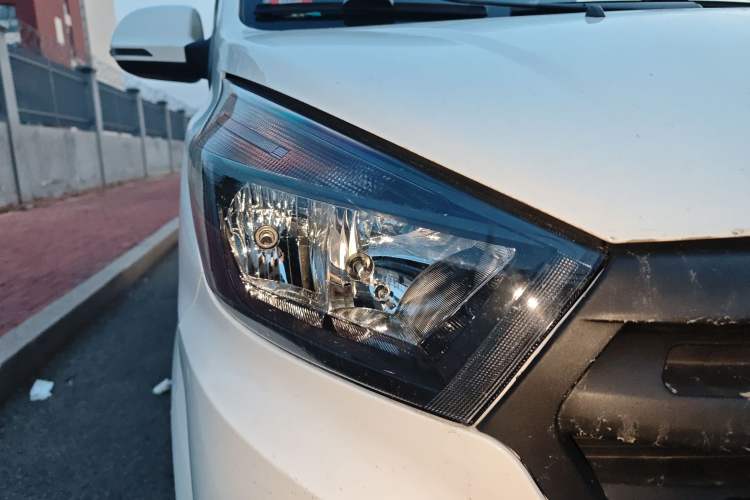 Used Jinbei Gold Hiace M Classic 2022 Panda Edition 1.5L Travel Lion Passenger Van 7 Seats