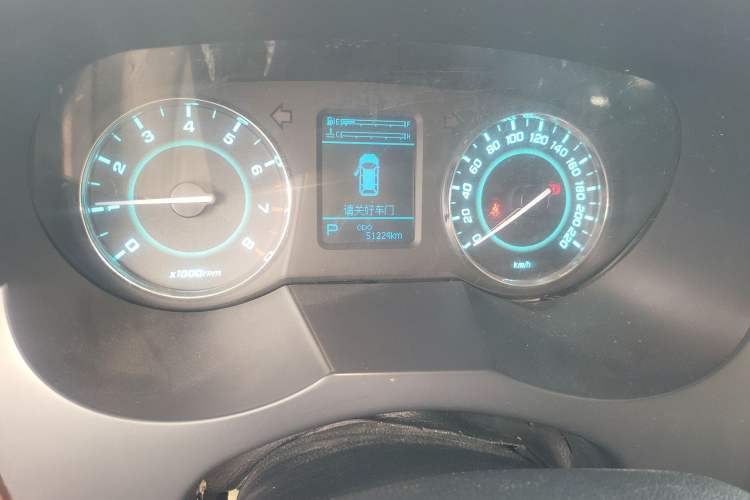 Used JAC Refine M4  Odometer Close Up