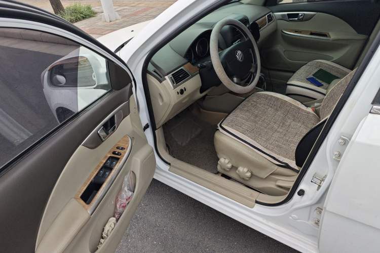 Used Buick Excelle 2015 1.5L Automatic Classic Model
