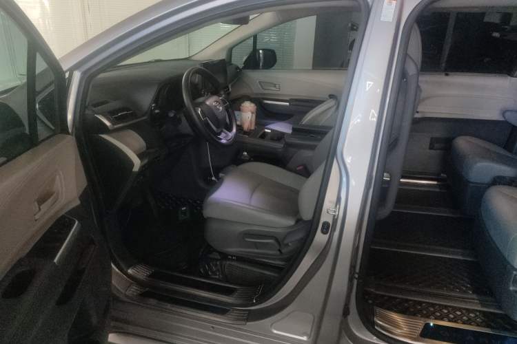 Used Toyota Granvia 2023 2.5L Hybrid Comfort Edition