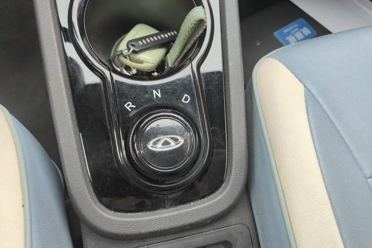 Used Chery QQ Little Ant 2022 Restyled Version Sweet Pink Edition Low-Sugar Version Lithium Iron Phosphate Battery 30.7 kWh 30 kW 301 km Gear Lever