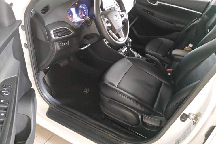 Used Hyundai Celesta 2017 1.6L Automatic Enjoyment Version GLS Driver Seat