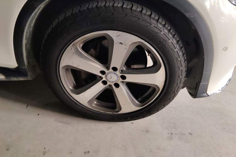 Used Mercedes-Benz GLC 2017 GLC 260 4MATIC Luxury Model Right Front Wheel Hub