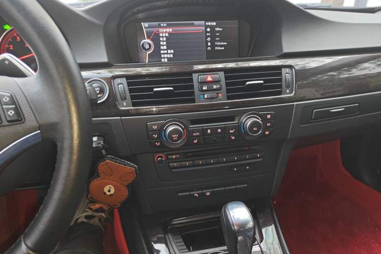 Used BMW 3 Series 2011 330i two-door coupe Audio And AC Panel