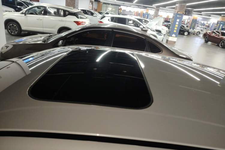 Used Nissan Lannia 2019 1.6L CVT Smart Connect Smart Cool Version China VI Standard Roof