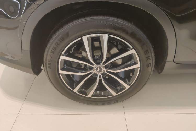 Used Mercedes-Benz GLC 2022 Second Facelift GLC 260 L 4MATIC Luxury Edition Exterior 5