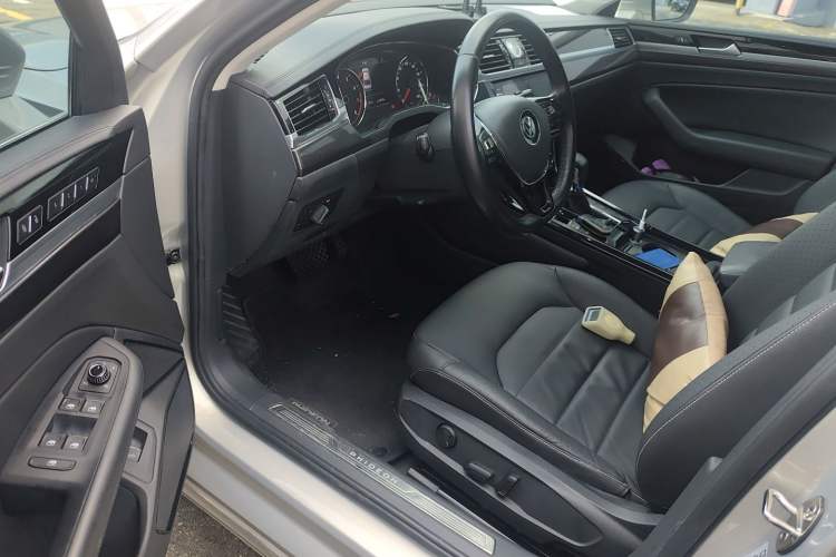 Used Volkswagen Phideon 2018 Revised Version 380TSI Two-Wheel Drive Business Edition
