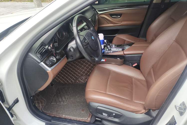 Used BMW 5 Series 2013 525Li Leading Model
