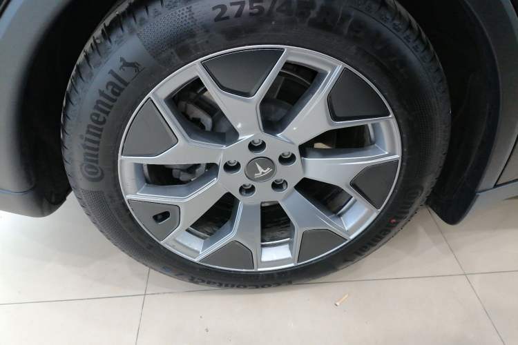 Used Tesla Model Y L 2025 Model Long-Range All-Wheel-Drive Version