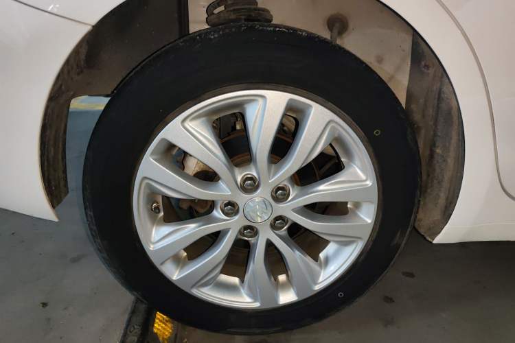 Used Buick GT 2021 Revised Version Flagship 1.5L Automatic Elite Edition Right Rear Wheel Hub