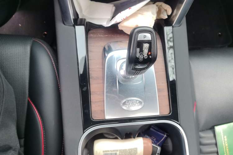 Used Land Rover Discovery Sport 2020 249 PS R-Dynamic Performance Edition Gear Lever