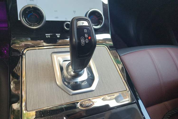 Used Land Rover Range Evoque 2021 Range Rover L 249 PS R-Dynamic SE Luxury Edition Gear Lever