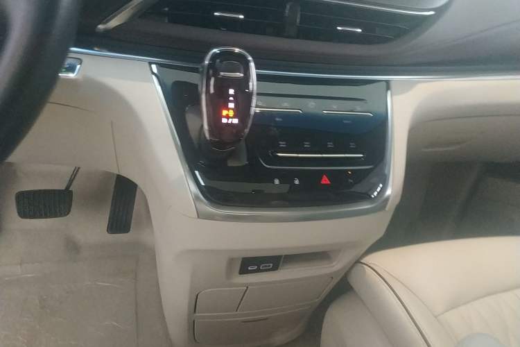 Used Buick GL8 2023 Land Executive Class 652T Luxury Model