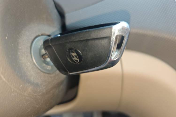 Used Hyundai Verna (older generation) 2010 Sedan 1.4L Manual Comfort GS Vehicle Key