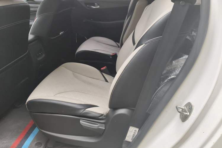 Used Baojun 730 2017 1.5T DCT Flagship Model 7 Seats China V Emission Standard Left Rear Seat