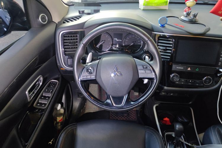 Used Mitsubishi Outlander 2019 2.4L 4x4 Zhi Xiang Edition 5 Seats China V Emission Standard
