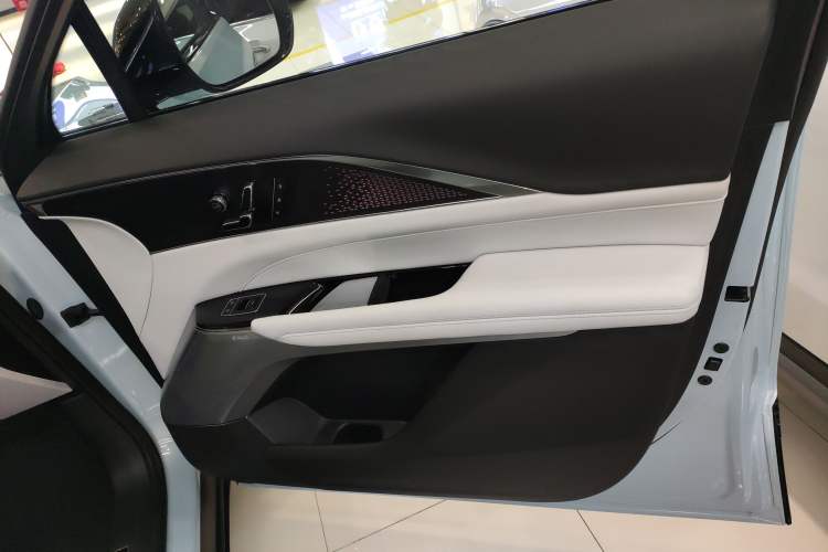 Used Cadillac LYRIQ 2022 Rear-Drive Long-Range Luxury Edition