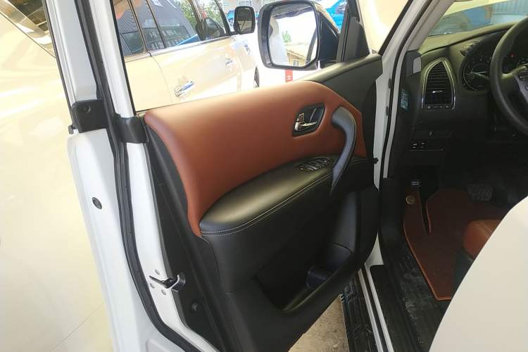 Used Nissan Patrol 2018 4.0L LinkedIn Edition Left Front Door Interior