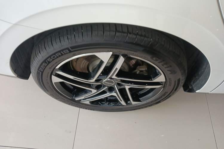 Used Roewe D7 2025 EV 510km Rear-Drive Navigation Edition Right Rear Wheel Hub