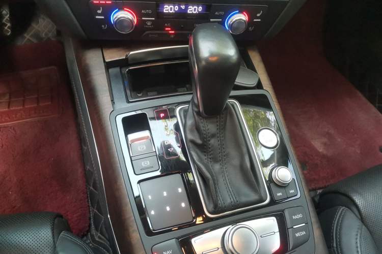 Used Audi A6L 2018 30th Anniversary Edition 45 TFSI quattro Luxury Model Gear Lever