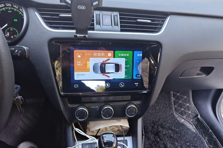 Used Skoda Octavia 2019 1.5L Automatic SmartDrive Comfort Edition China VI Standard Audio And AC Panel