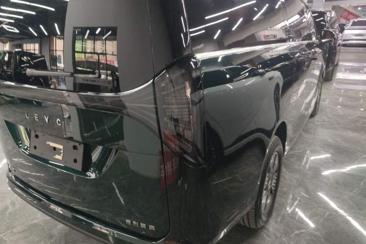 Used Geely Galaxy LEVC L380 2024 140-Degree 6-Seater All-Wheel-Drive Ultra