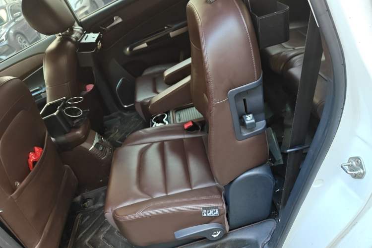 Used Haima V70 2016 2.0L Manual - Enjoyment Version 6 Seats
