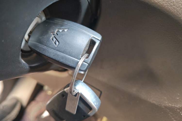 Used Wuling Rongguang V 2018 1.5L Practical Version Vehicle Key