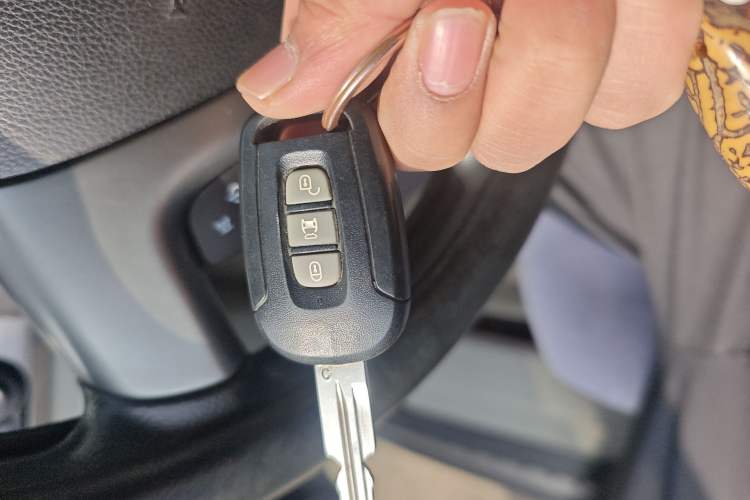 Used Chevrolet Captiva 2011 2.4 AT 5-Seater Comfort Edition Vehicle Key