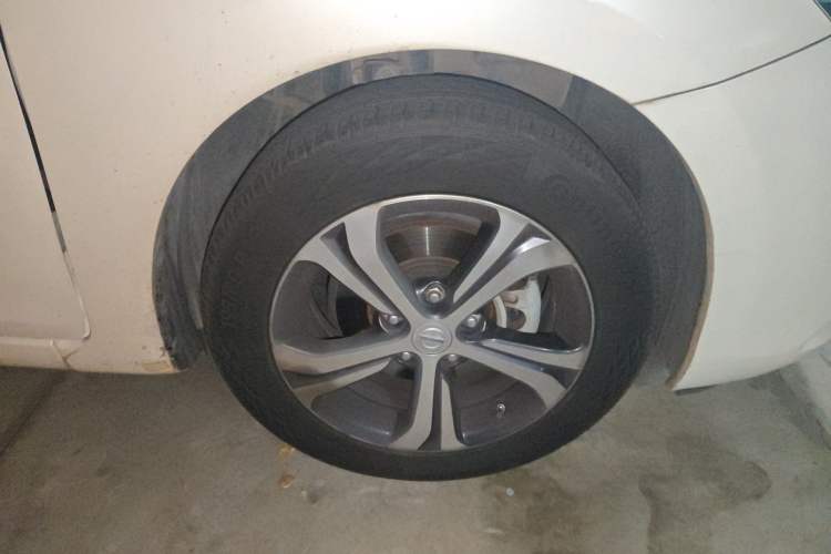 Used Nissan Tiida 2016 1.6L CVT Smart Drive Edition Right Front Wheel Hub