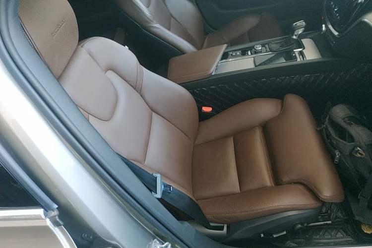 Used Volvo V60 2020 T5 Zhiyuan Luxury Edition
