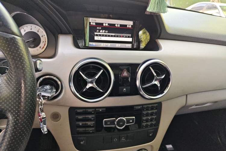 Used Mercedes-Benz GLK-Class 2013 GLK 300 4MATIC Dynamic Edition Audio And AC Panel