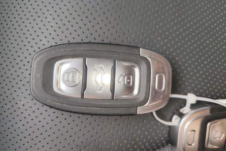 Used Hongqi E-QM5 2022 431 km Charge & Enjoy Edition
