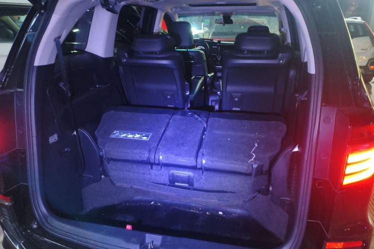 Used Honda Elysion 2019 2.0L Hybrid Luxury Edition Trunk