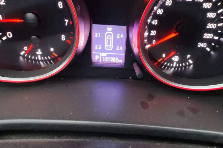 Used Haval H6 2015 Sport Edition 1.5T Automatic Two-Wheel Drive Luxury Model Odometer Close Up