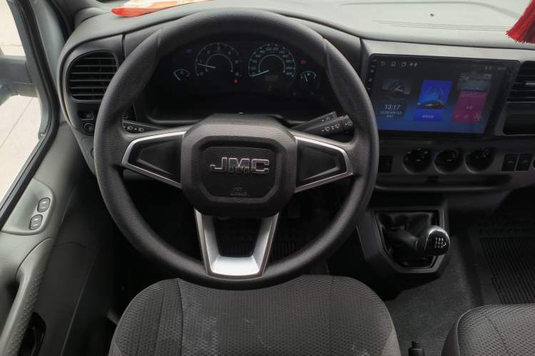 Used JMC Transit 2017 2.8T Commercial Version Short Wheelbase Mid-Roof 6/7/8-Seater JX493