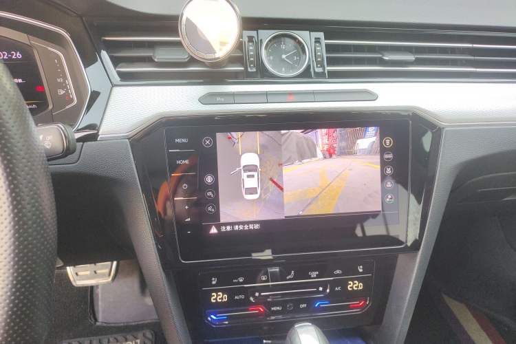 Used Volkswagen Magotan 2023 2 Million Units Commemorative Edition 330TSI DSG Luxury Version Audio And AC Panel