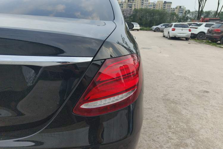 Used Mercedes-Benz E-Class 2019 Facelifted E 300 L Stylish Version Right Rear Taillight